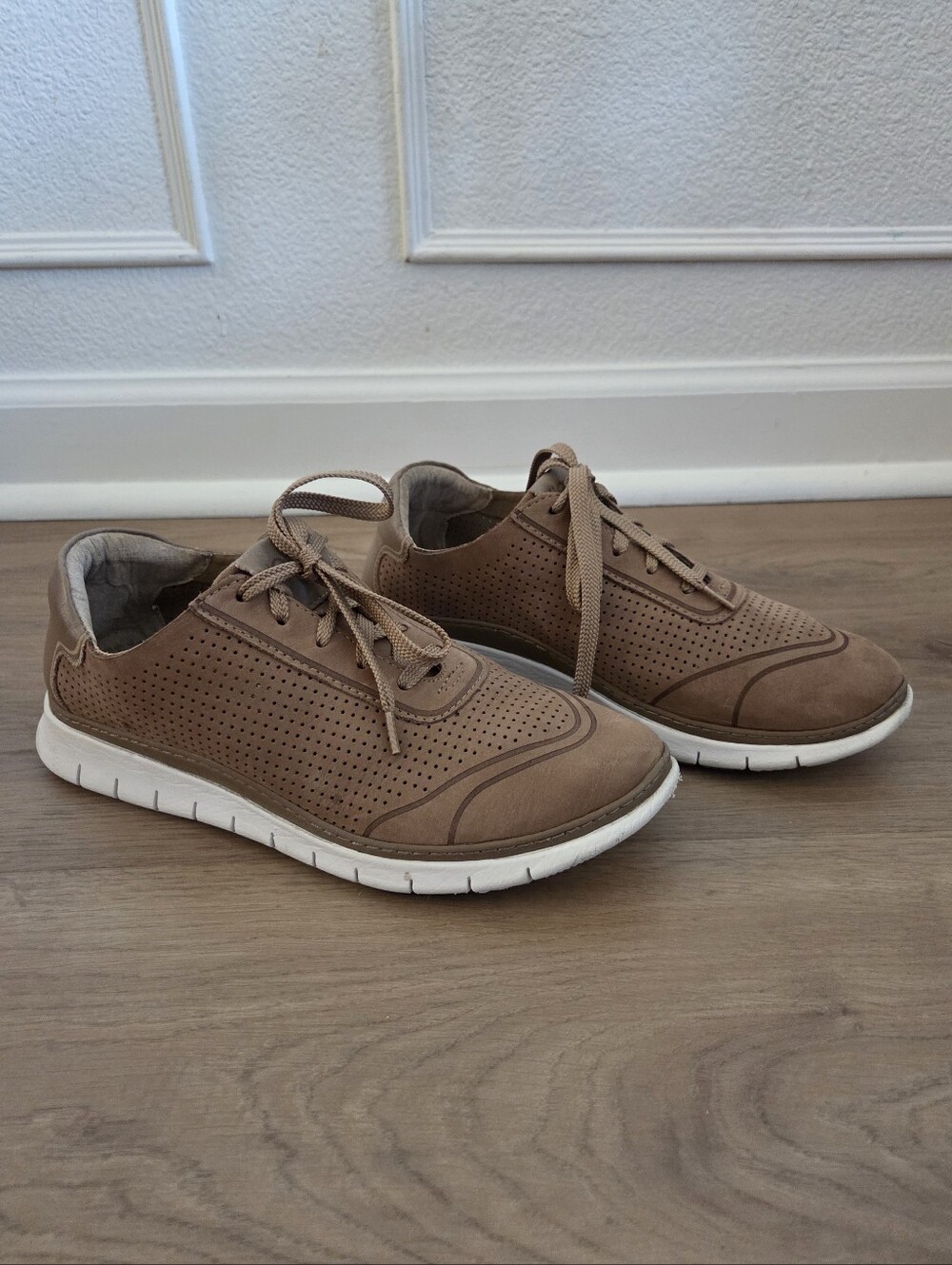 Vionic Wmns Riley Tan Sneakers 8.5 Gorpcore Casual Athleisure Claasic Cottage
